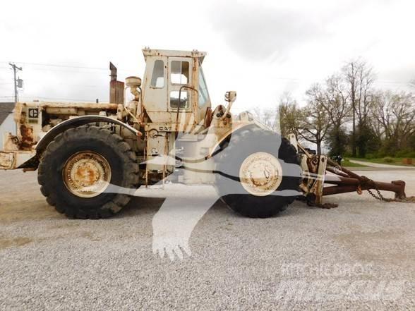 CAT 988 Kolesni nakladalci