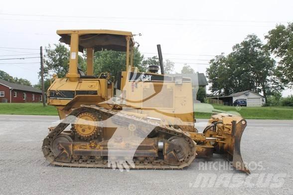 CAT D5M XL Buldožerji goseničarji