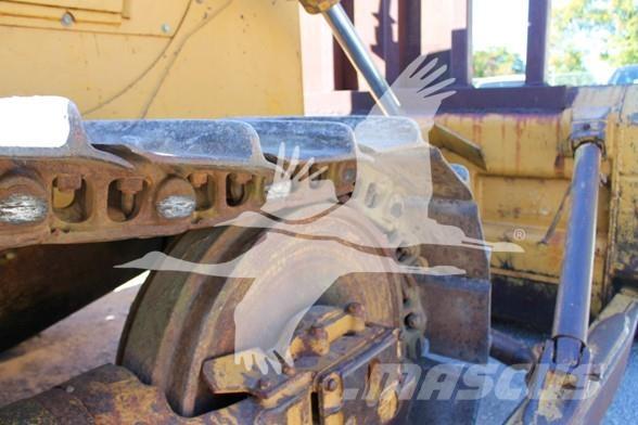 CAT D6D Buldožerji goseničarji