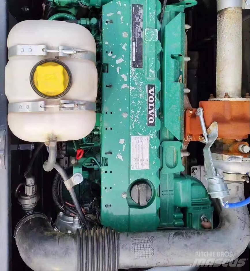 Volvo EC 220 Bagri goseničarji