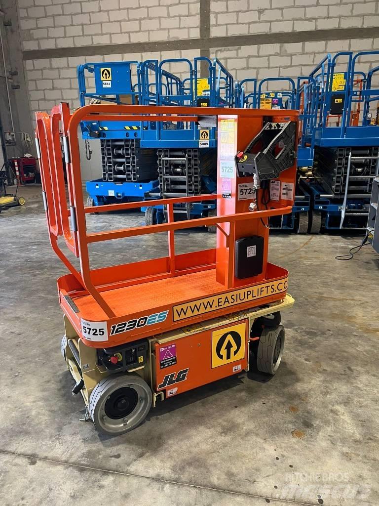 JLG 1230 ES Vertikalna dvigala