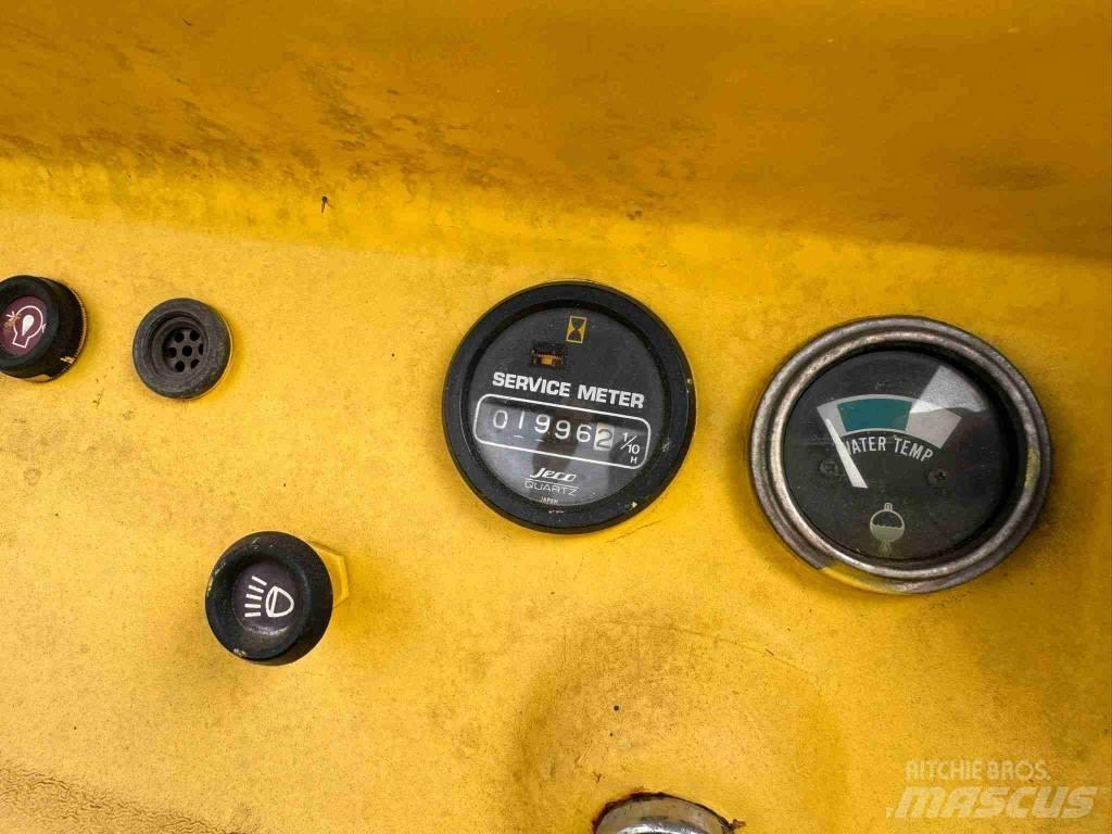 Komatsu D 21 P-5 Buldožerji goseničarji