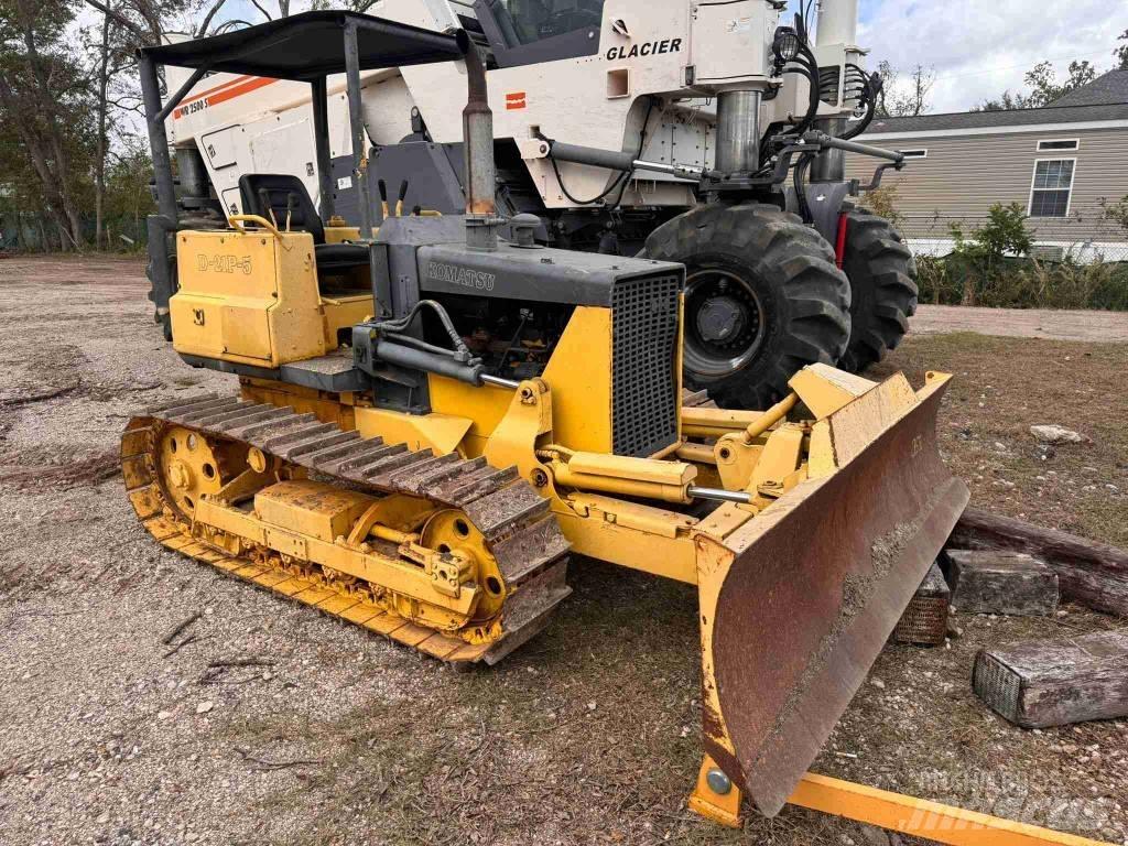 Komatsu D 21 P-5 Buldožerji goseničarji