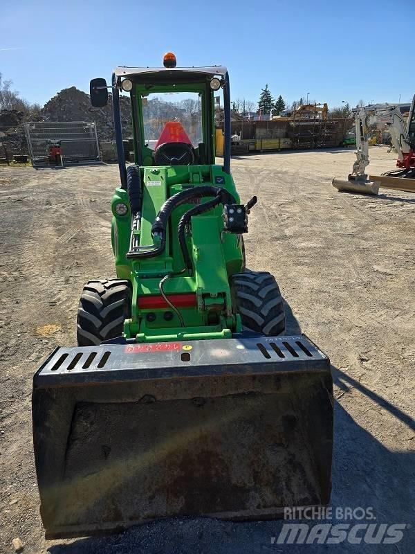 Avant 755 i Skid steer mini nakladalci