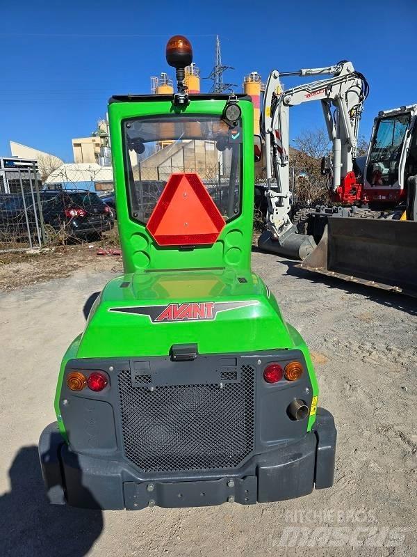 Avant 755 i Skid steer mini nakladalci