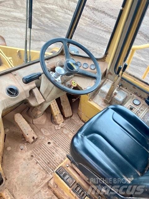 CAT 950 B Kolesni nakladalci