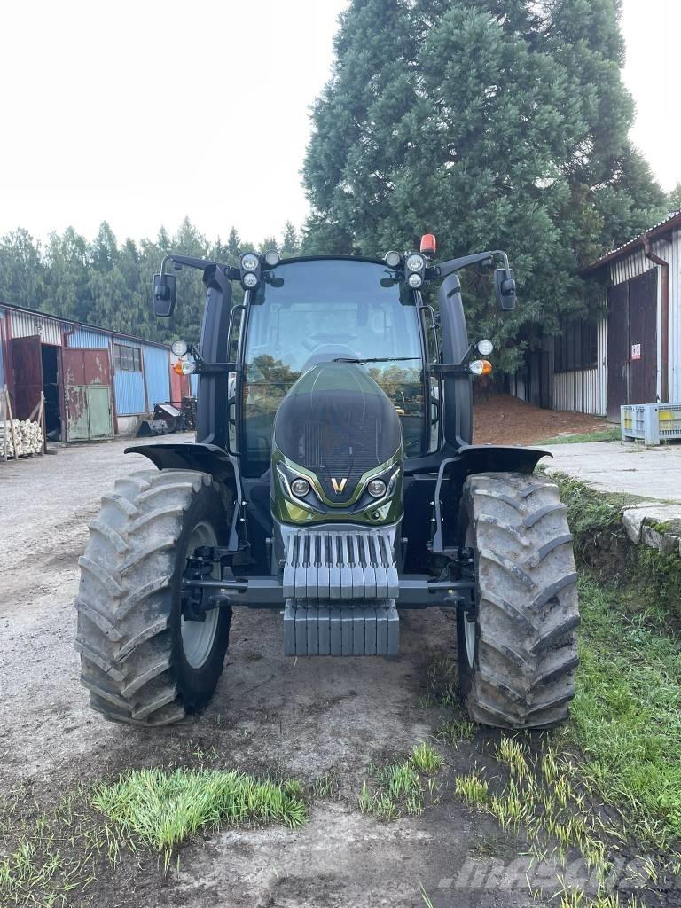 Valtra G 135 Traktorji