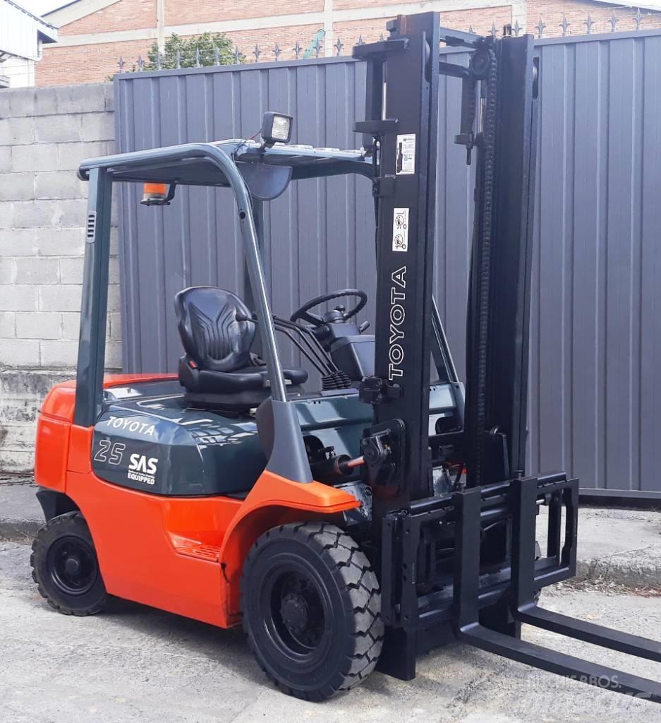 Toyota 02 7 FDF 25 Dizelski viličarji