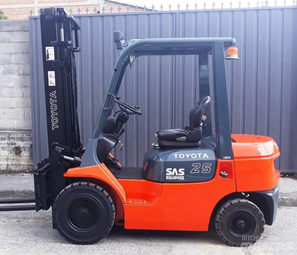 Toyota 02 7 FDF 25 Dizelski viličarji