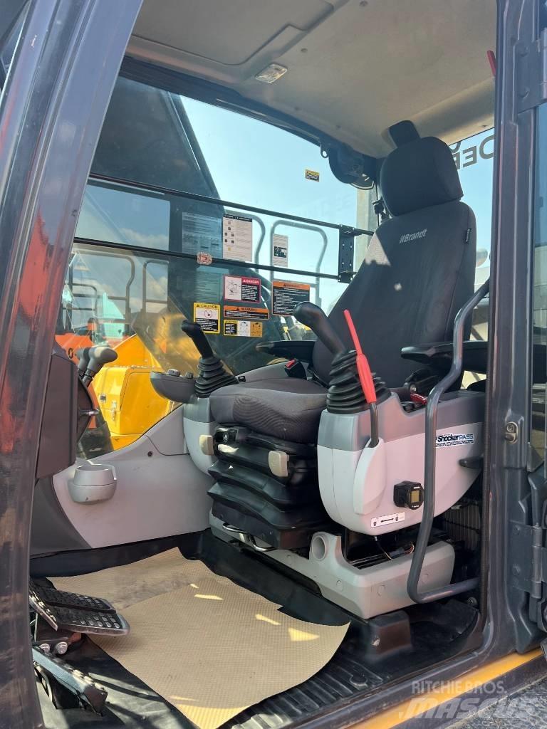 John Deere 300 Bagri goseničarji