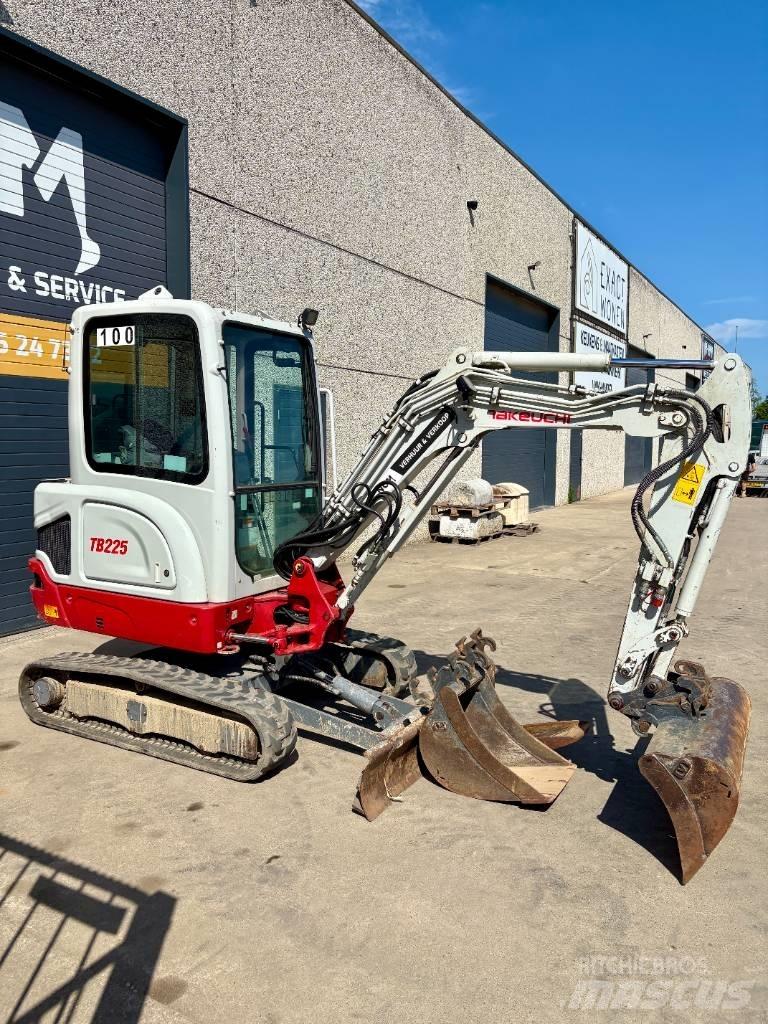 Takeuchi TB 225 Mini bagri <7t