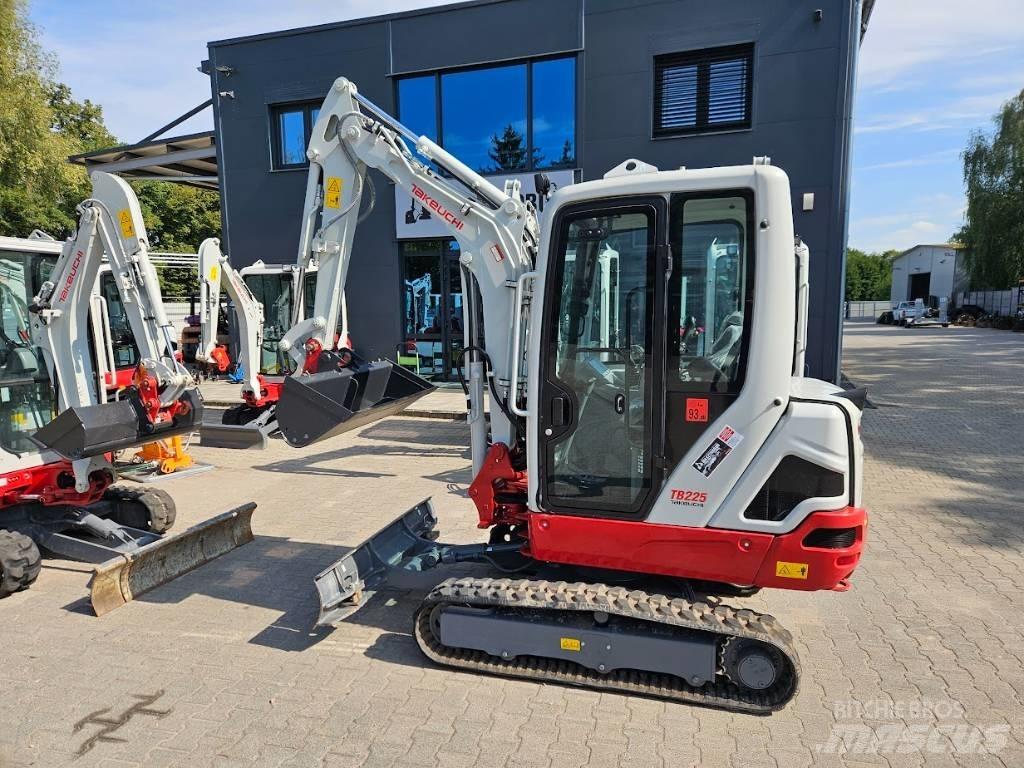 Takeuchi TB225 V0 Mini bagri <7t