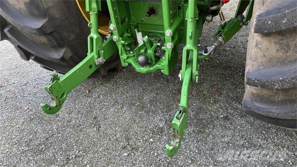 John Deere 6R215 Traktorji