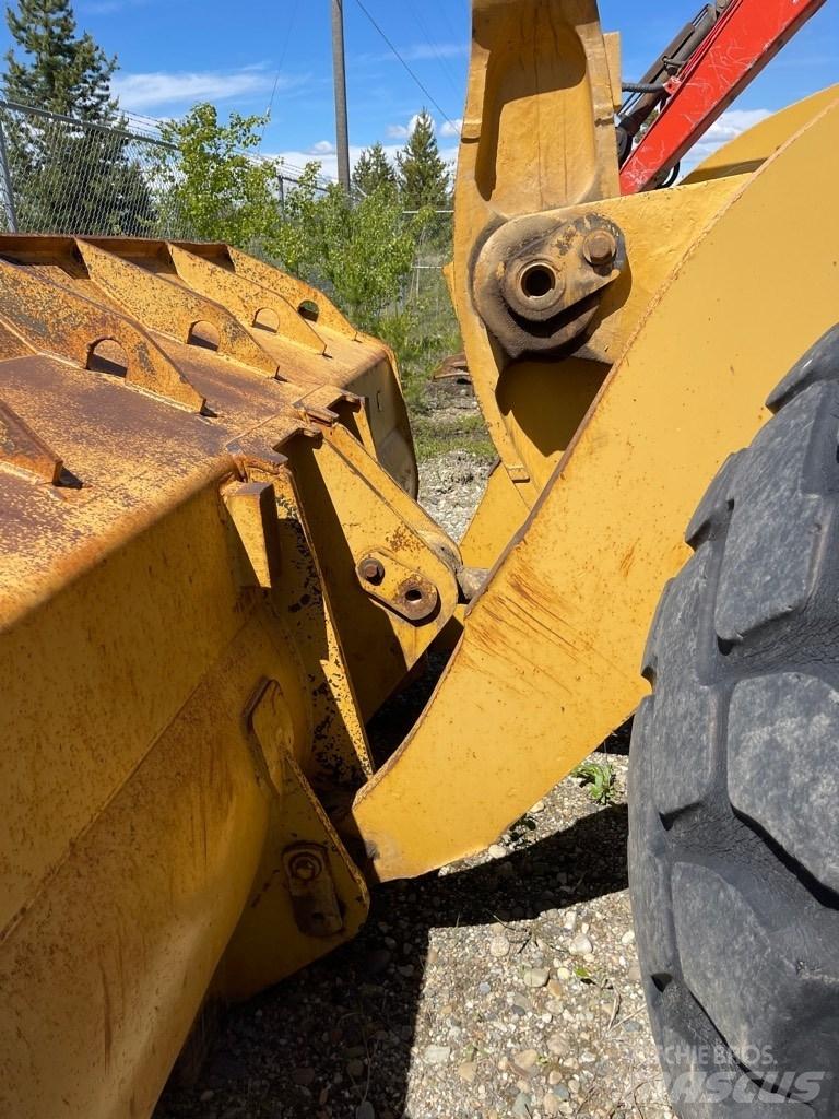CAT 966 E Kolesni nakladalci