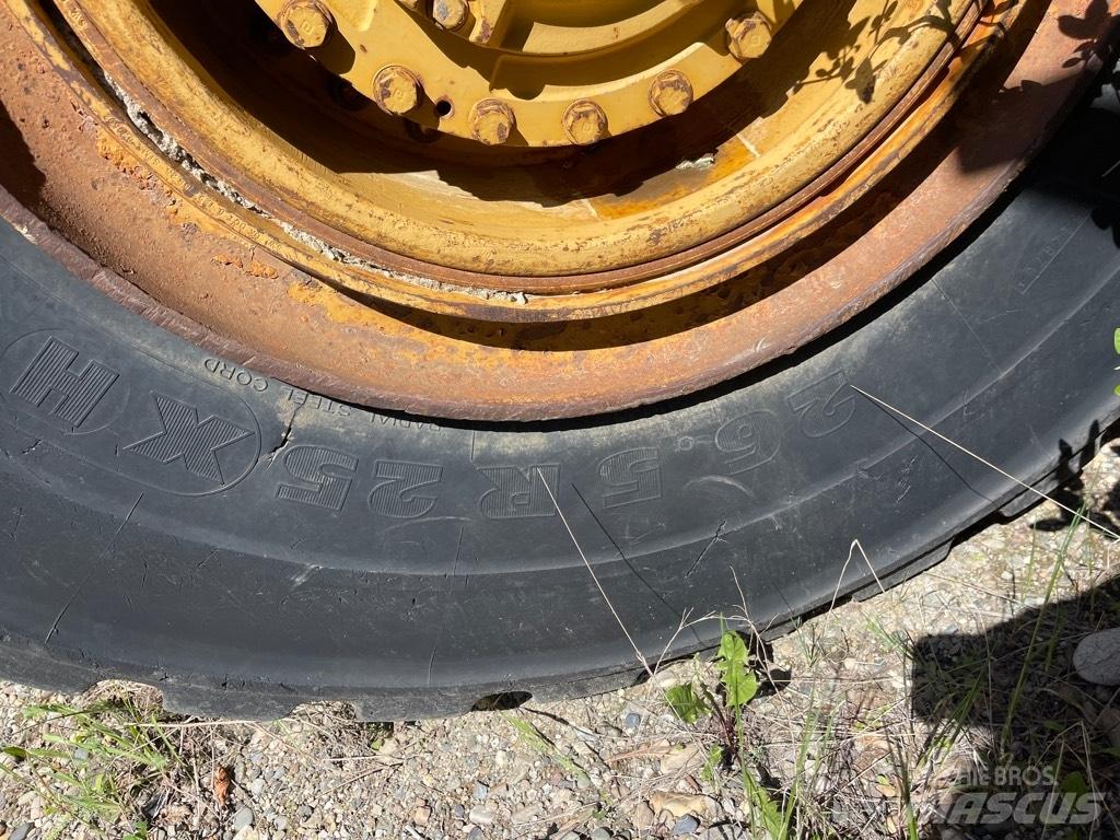 CAT 966 E Kolesni nakladalci