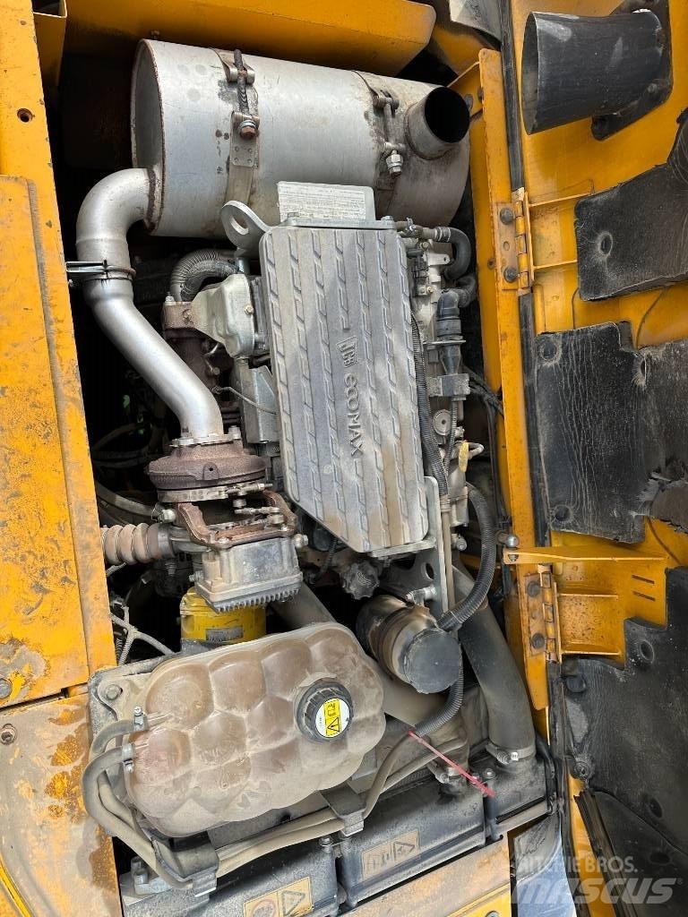 JCB JS 130 LC Bagri goseničarji
