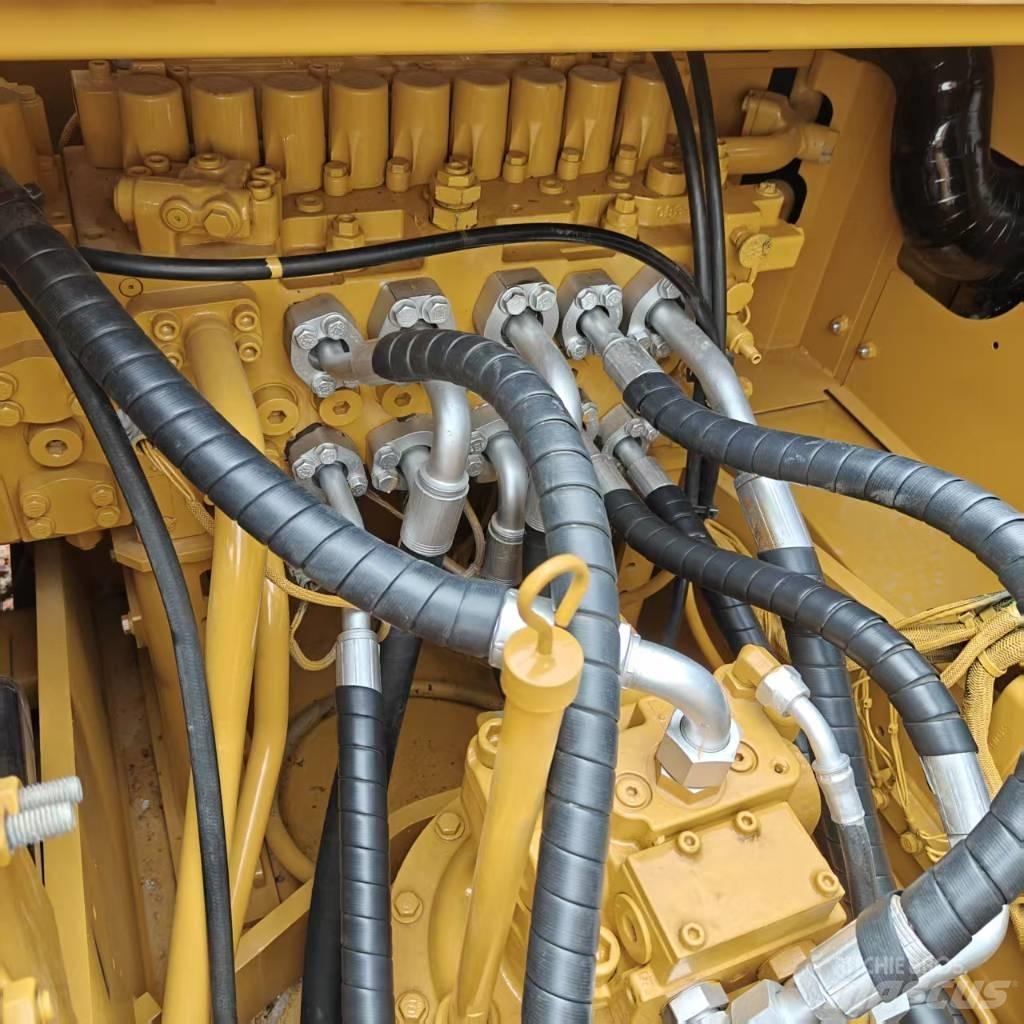 CAT 320 Bagri goseničarji
