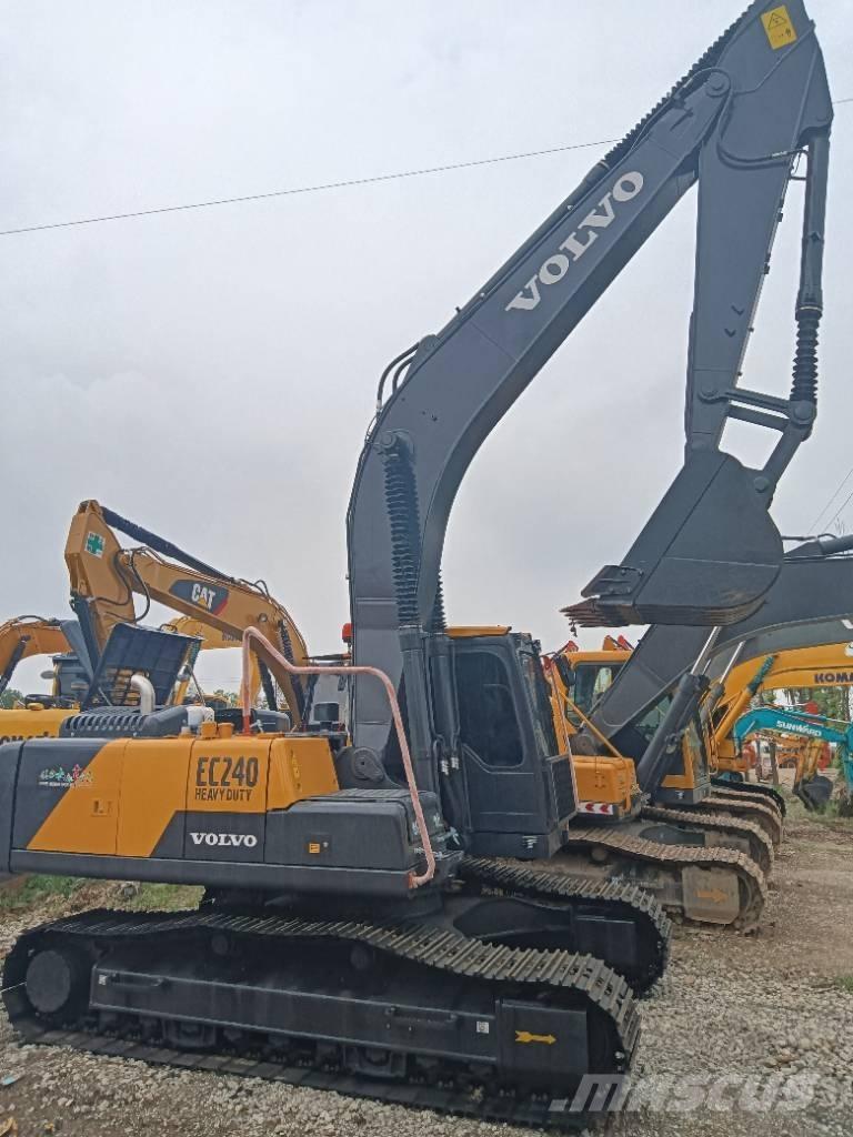 Volvo EC 240 Bagri goseničarji