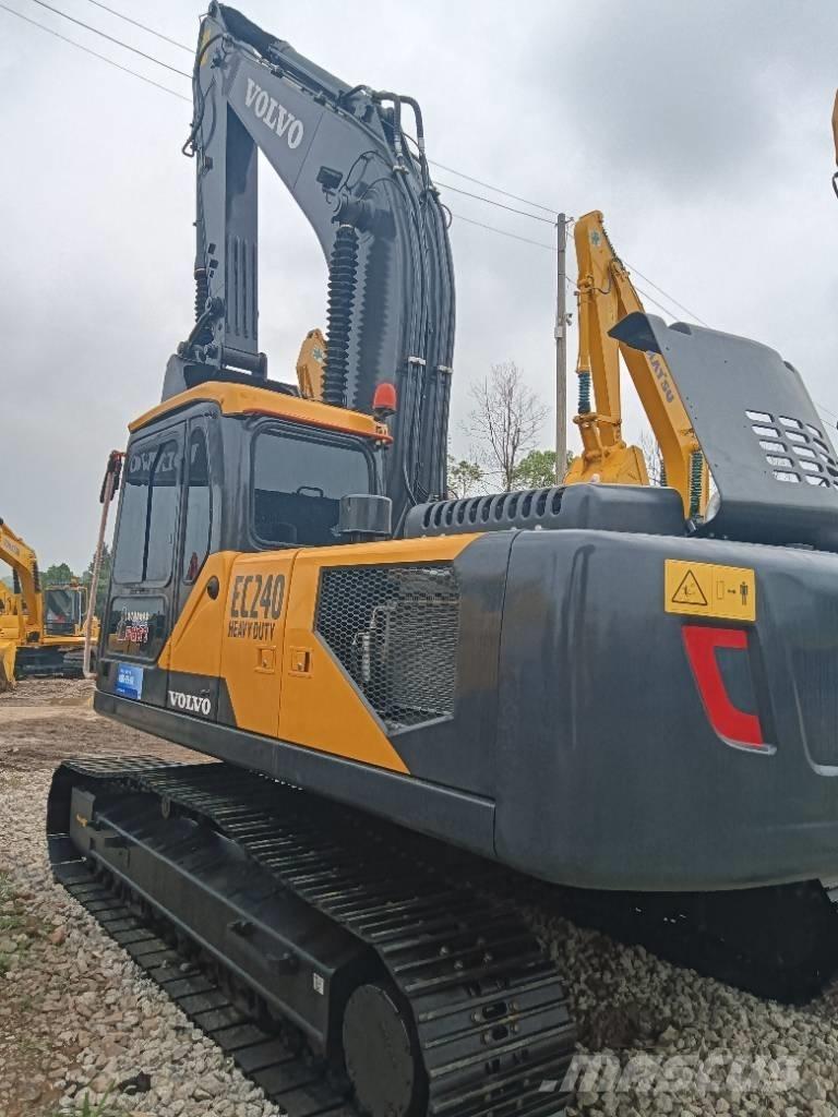 Volvo EC 240 Bagri goseničarji