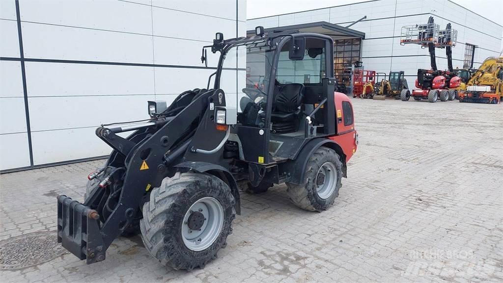 Weidemann 2070 Večnamenski nakladalci
