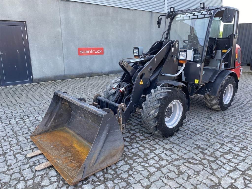 Weidemann 2070 Večnamenski nakladalci