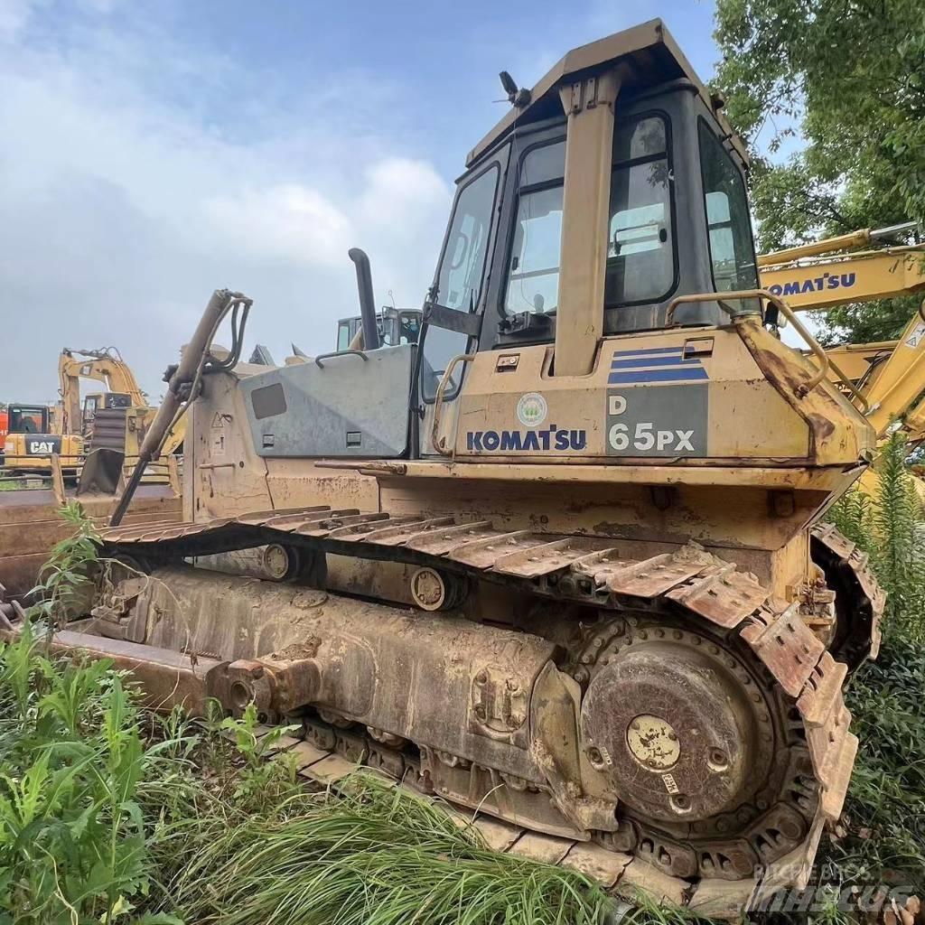 Komatsu D 65 P-12 Buldožerji goseničarji