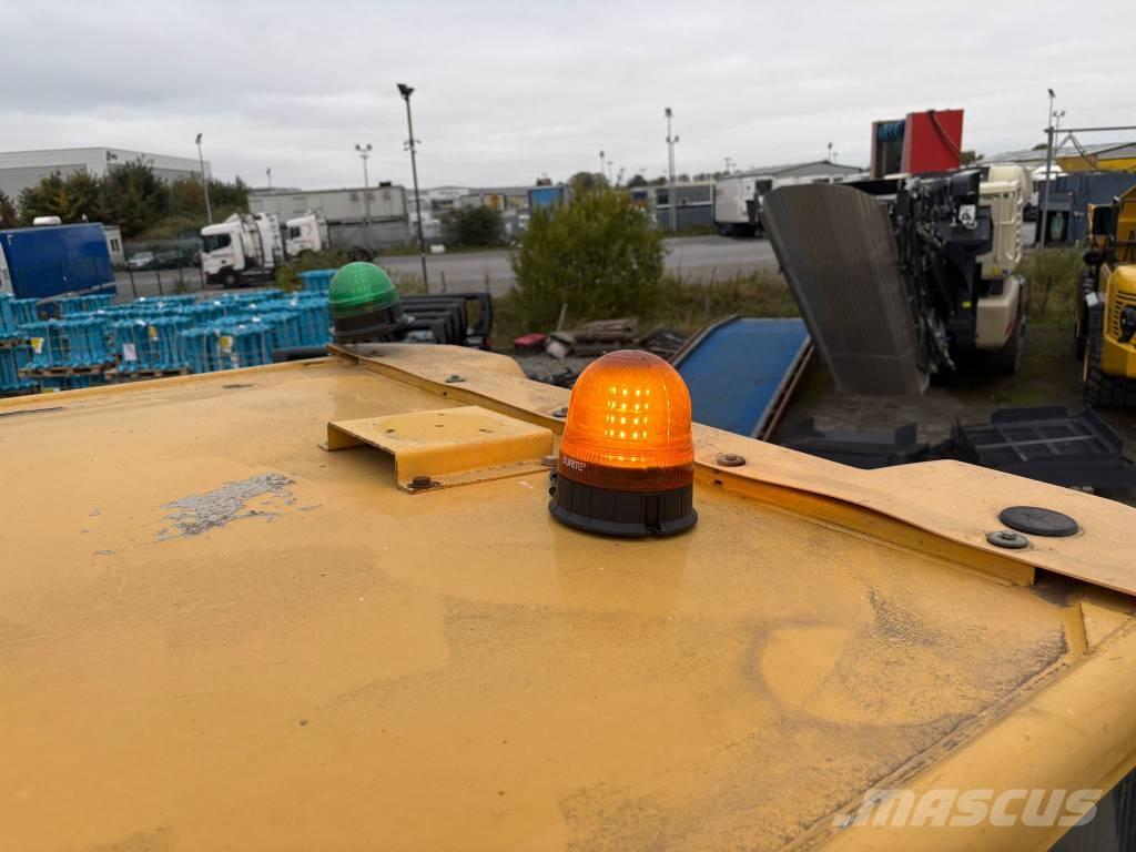 Komatsu HM300-3 Zglobni demperji