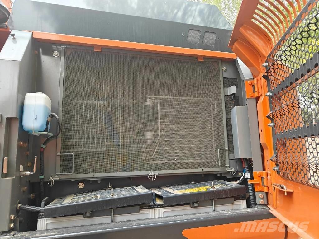 Hitachi ZX300 Bagri goseničarji