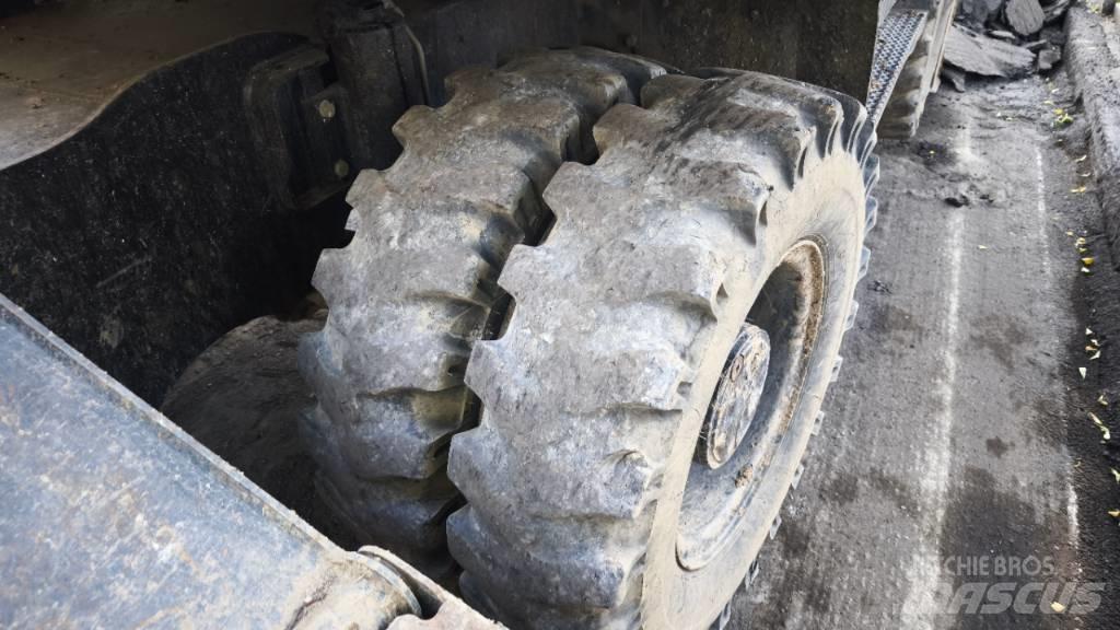 CAT 313 D Bagri na kolesih