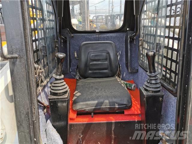 Bobcat S130 Skid steer mini nakladalci