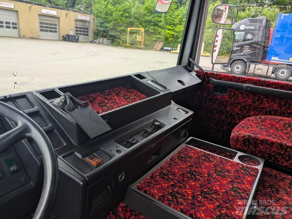 Volvo F 10 Tovornjaki s kesonom/platojem