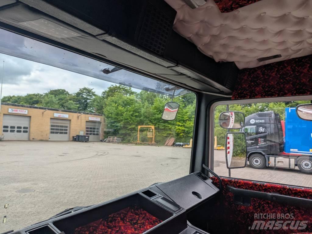 Volvo F 10 Tovornjaki s kesonom/platojem