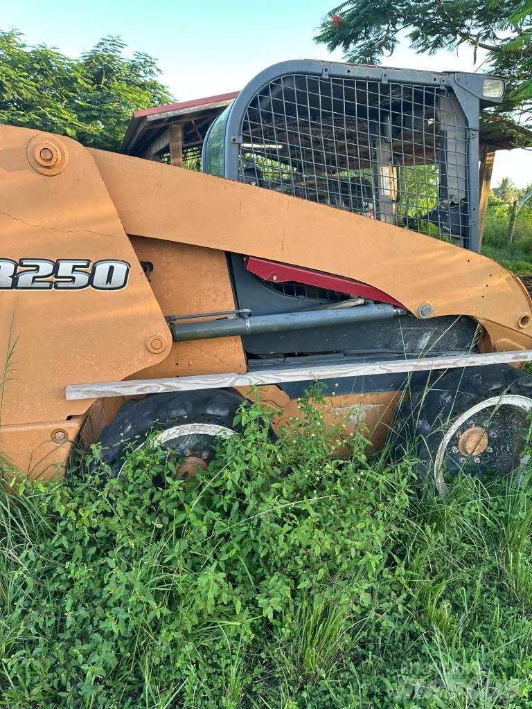 CASE SR 250 Skid steer mini nakladalci