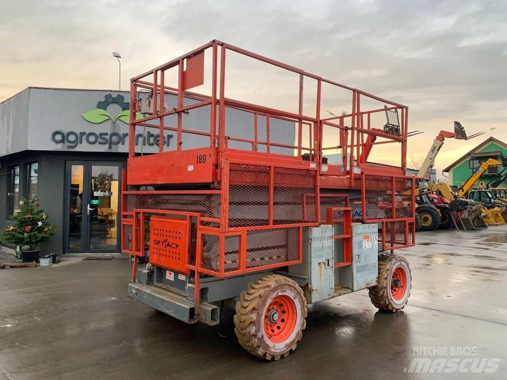 SkyJack SJ 8841 Škarjaste dvižne ploščadi