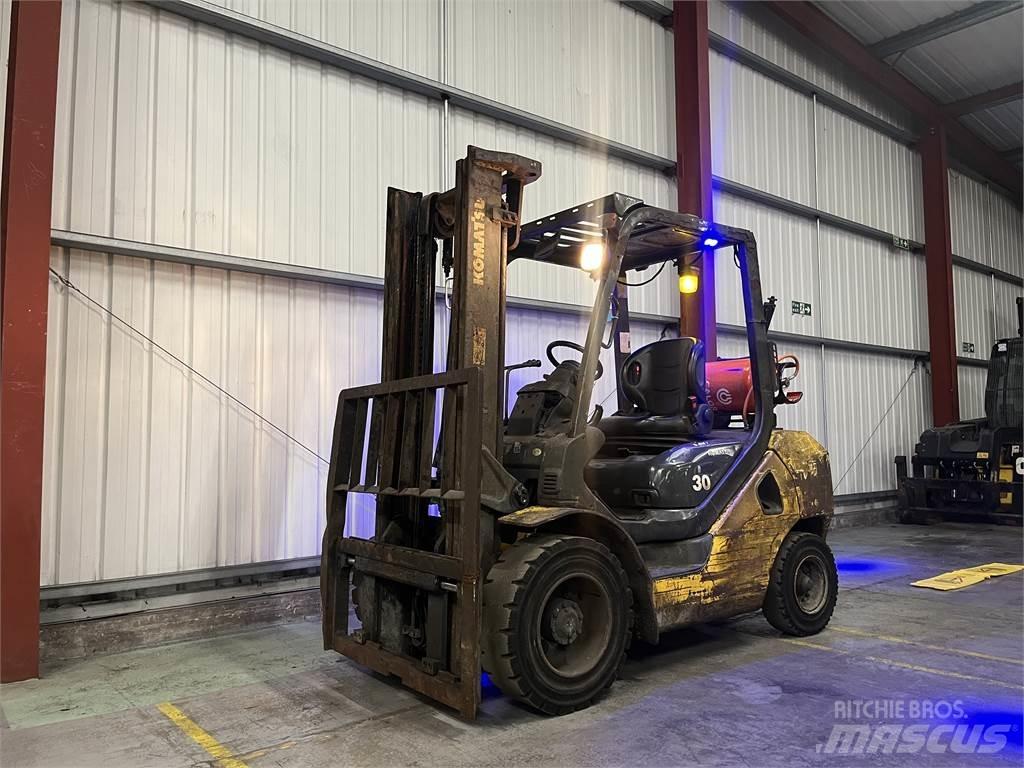 Komatsu FG30T-17 Plinski viličarji
