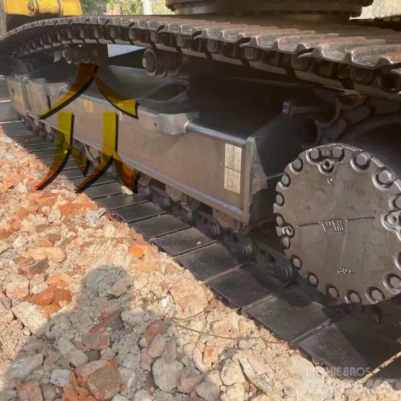 Komatsu PC 200 Bagri goseničarji