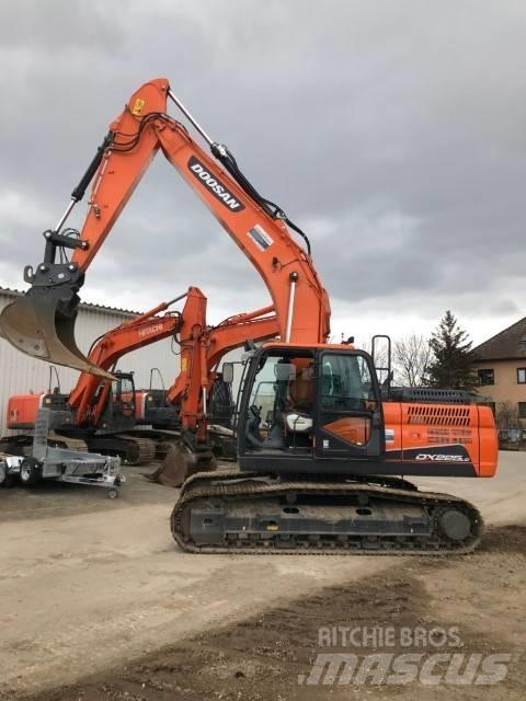 Doosan DX225LC-5 Bagri goseničarji