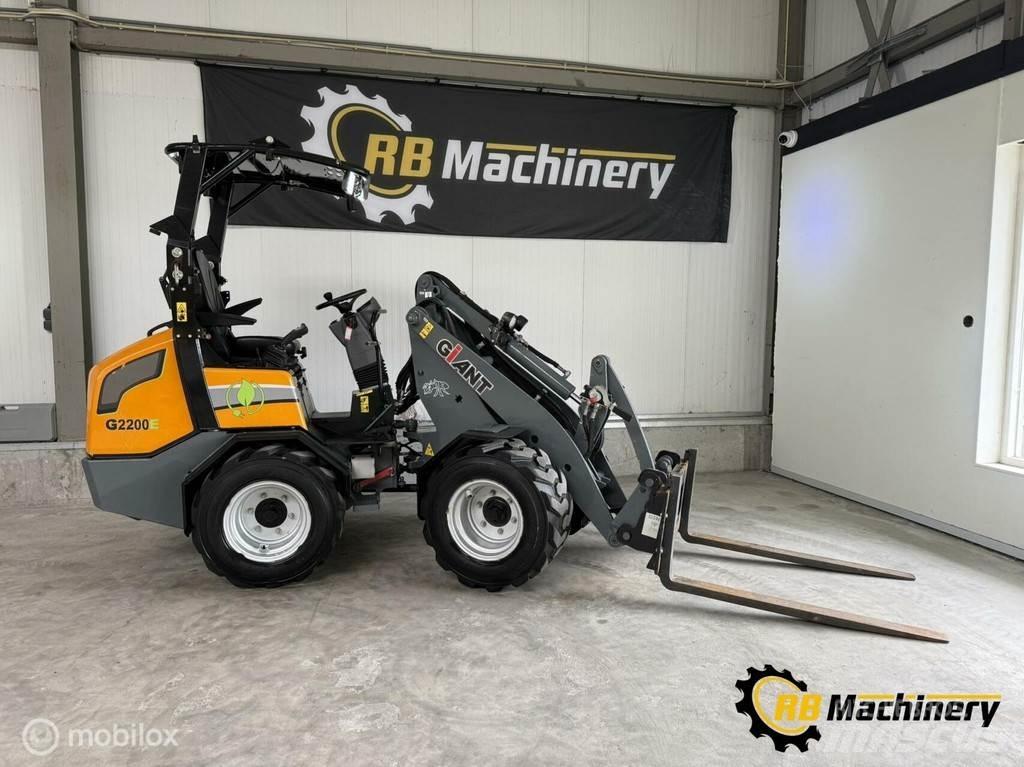 GiANT G2200E Kolesni nakladalci