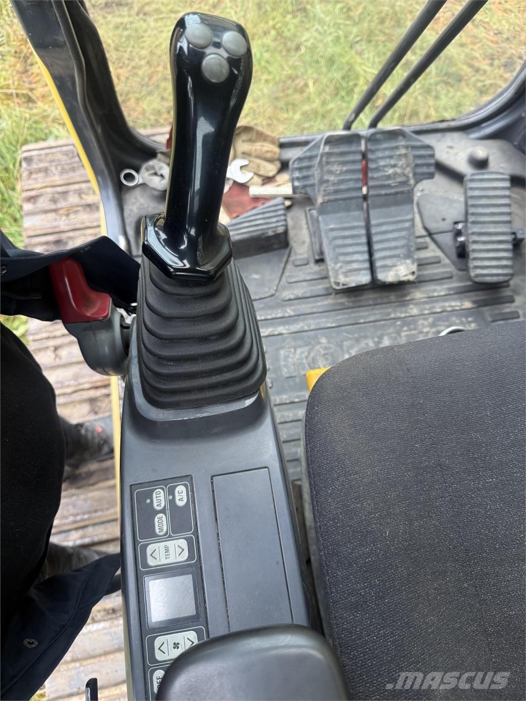 Komatsu PC180LC Bagri goseničarji