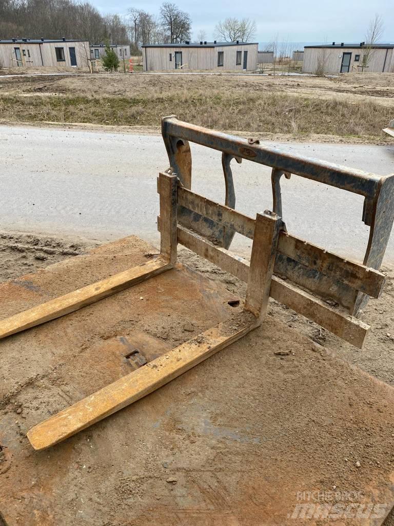 CASE 721 F Kolesni nakladalci