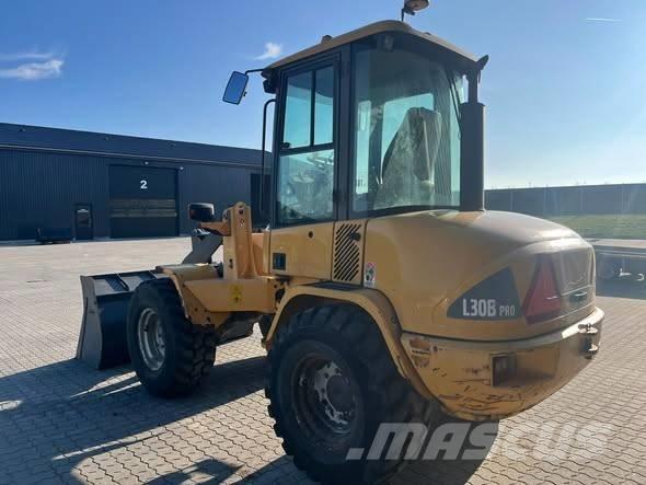 Volvo L 30 B Kolesni nakladalci