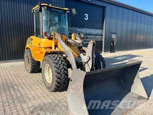 Volvo L 30 B Kolesni nakladalci