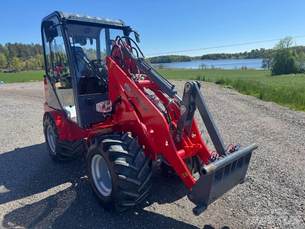 Flexitrac 1226 CAB Večnamenski nakladalci