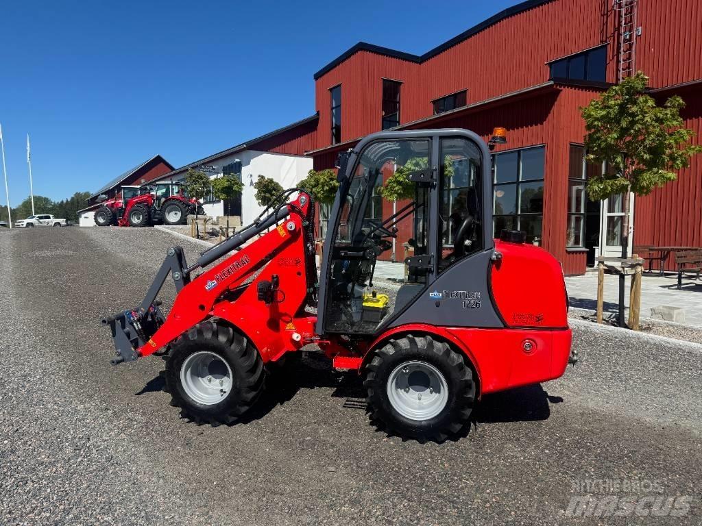 Flexitrac 1226 CAB Večnamenski nakladalci