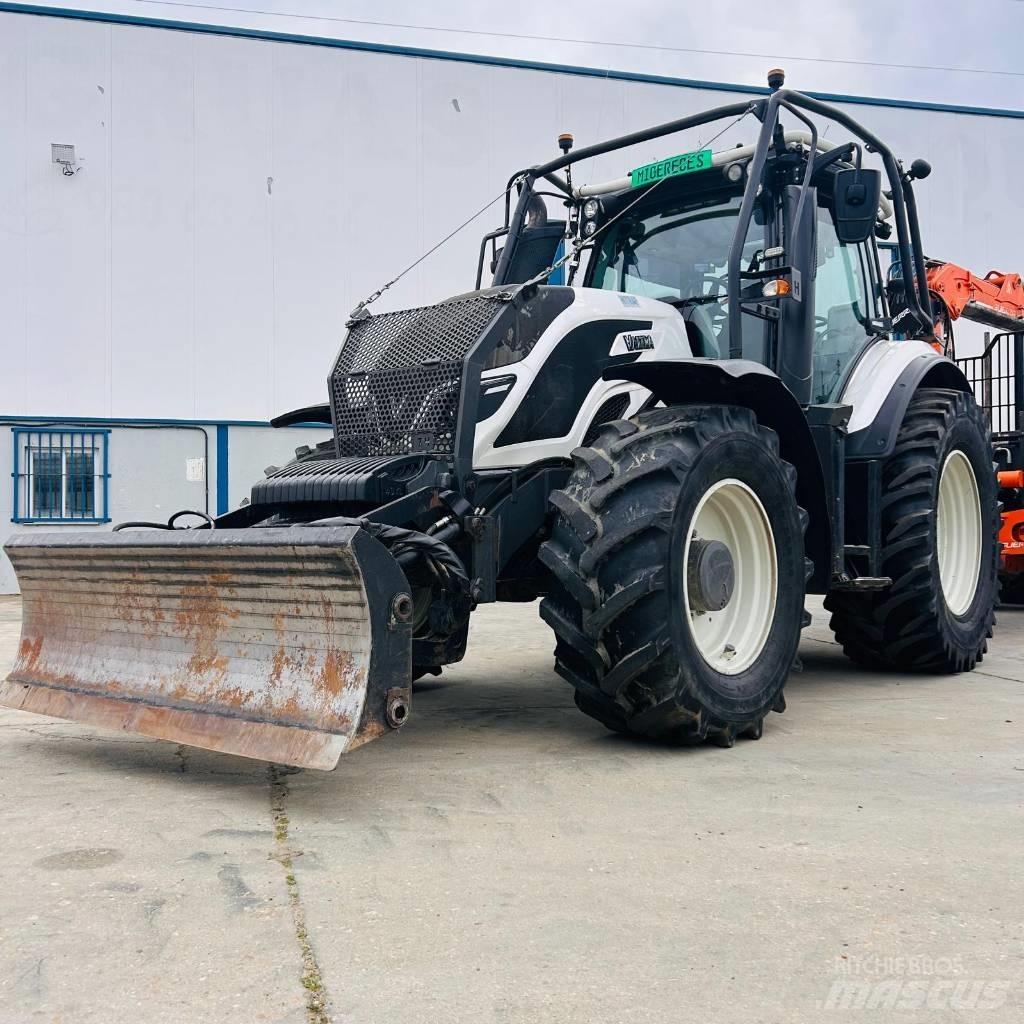 Valtra T 174 Traktorji