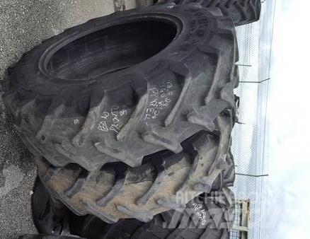  Pneus 13.6R28 Gume, kolesa in platišča