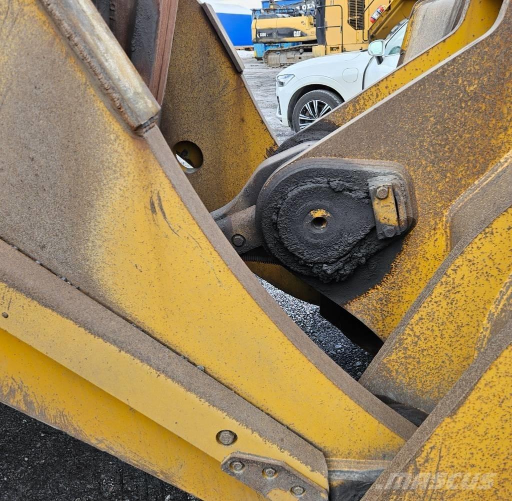 CAT 988 K Kolesni nakladalci
