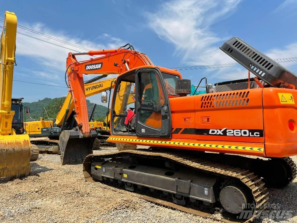 Doosan DX 260 Bagri goseničarji
