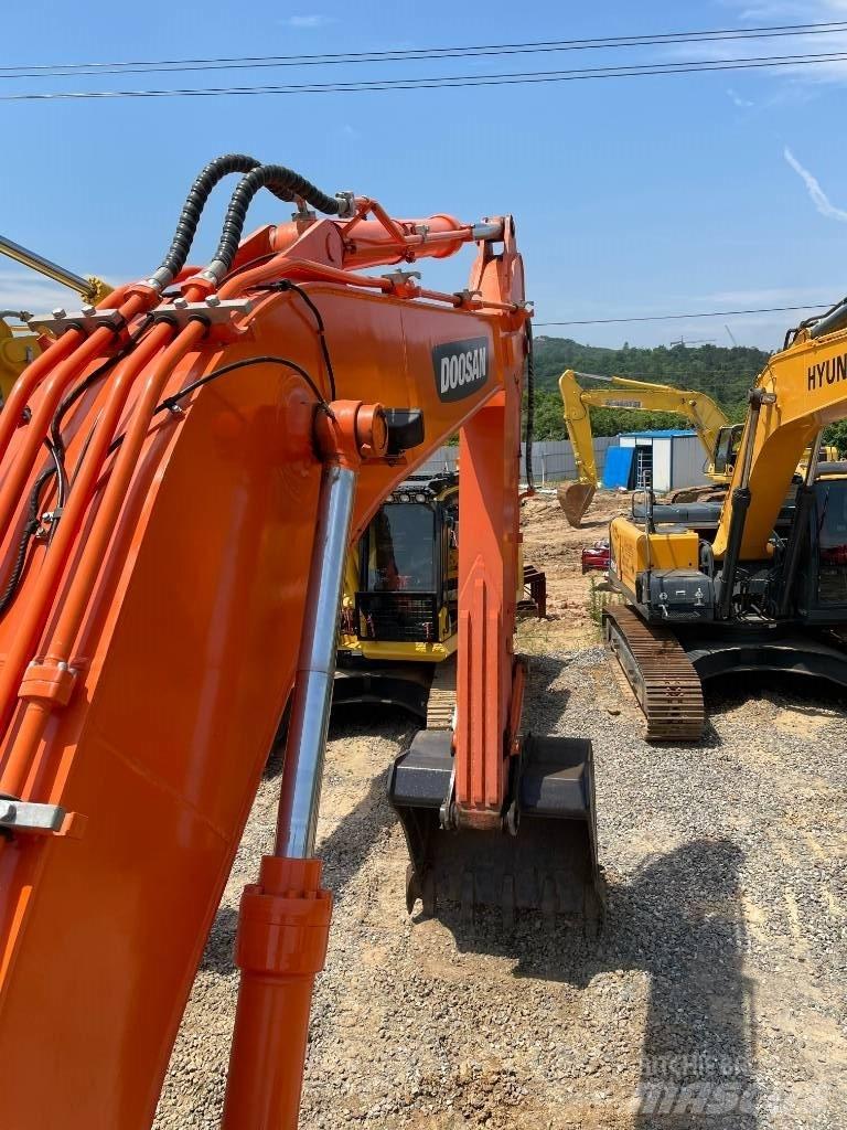 Doosan DX 260 Bagri goseničarji