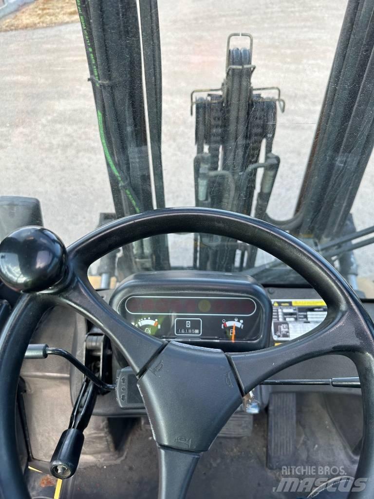 CAT DP 25 K Dizelski viličarji
